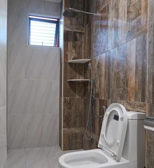 带大床的标准间, Meriton Inn