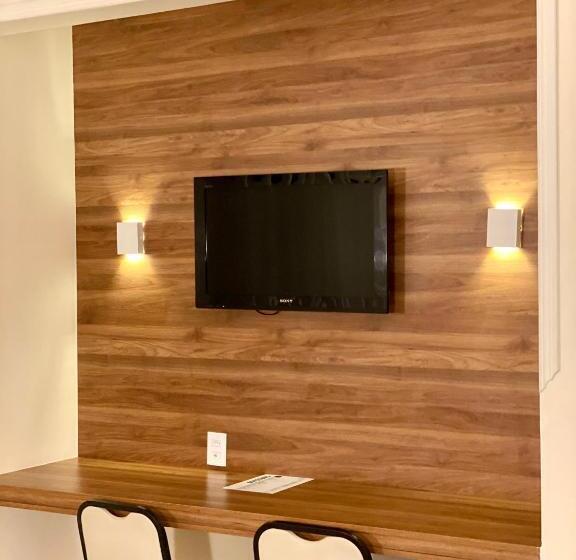 家庭套房, Roda D'agua