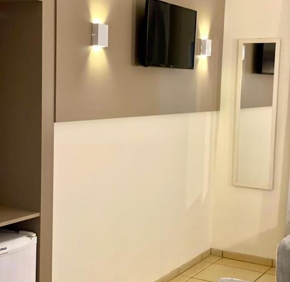 标准三人间, Roda D'agua