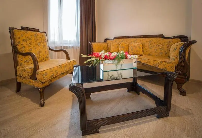 اتاق استاندارد با بالکن, Royal House