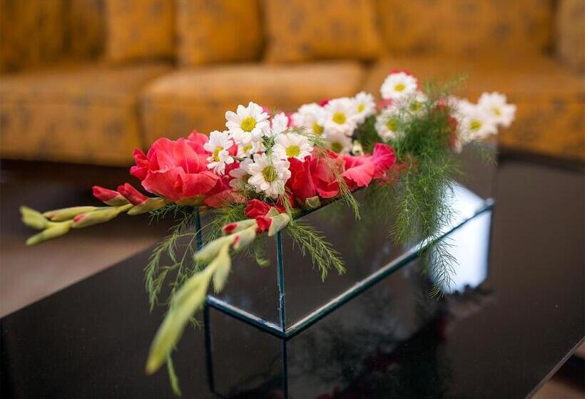 חדר סטנדרט, Royal House