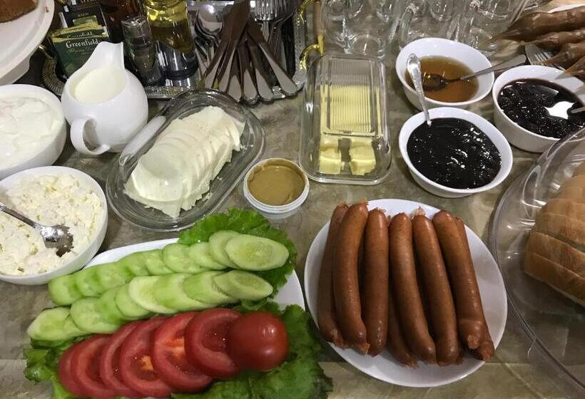 חדר סטנדרט לארבעה, Royal House