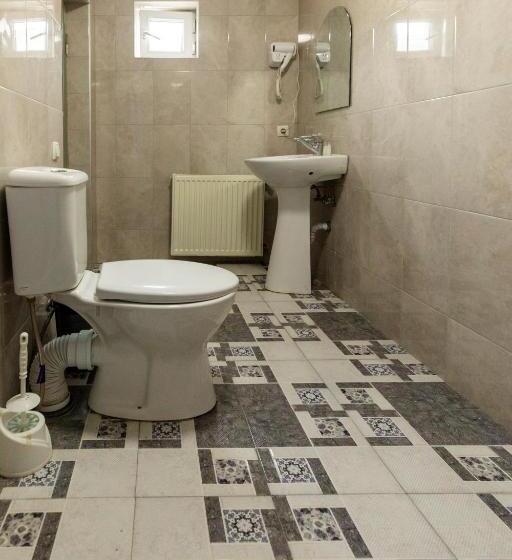 חדר סטנדרט לשלושה עם נוף לבריכה, Royal House