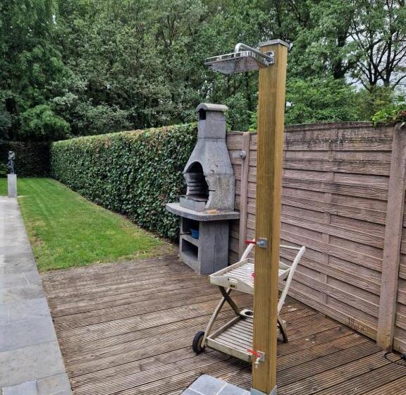 بنجلو قياسى مطلّ علي الحديقة, Wellness Hasselt B&b