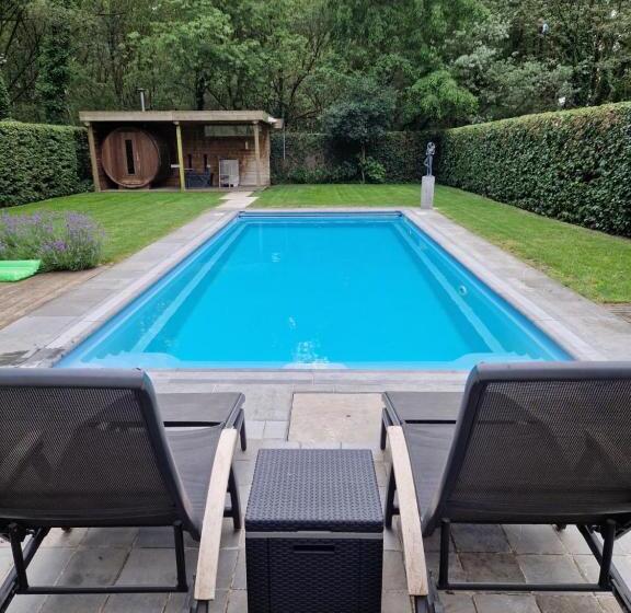 بنجلو قياسى مطلّ علي الحديقة, Wellness Hasselt B&b