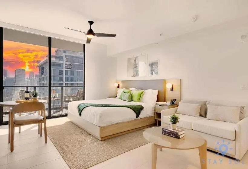 استودیوی استاندارد, Luxury City View Condo