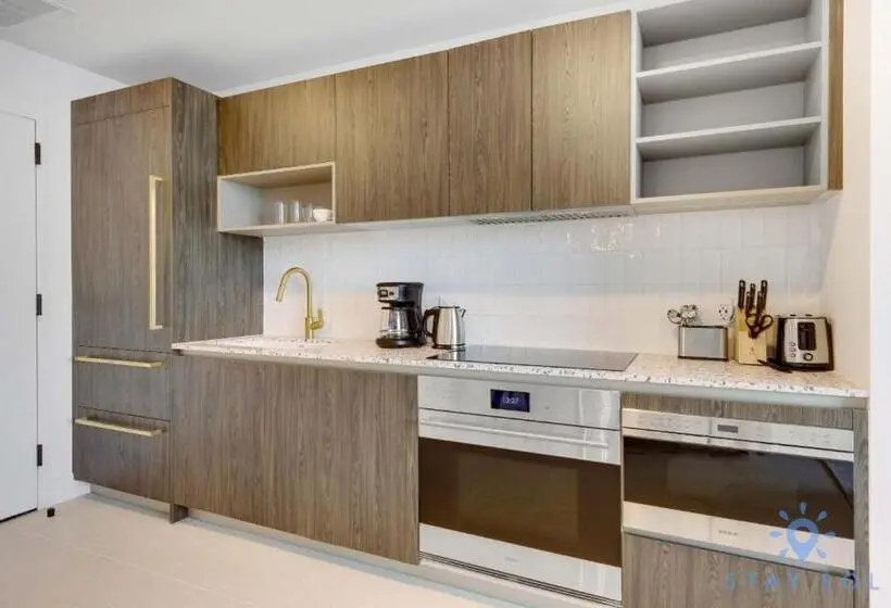 1 Bedroom Apartment City View, Luxury City View Condo