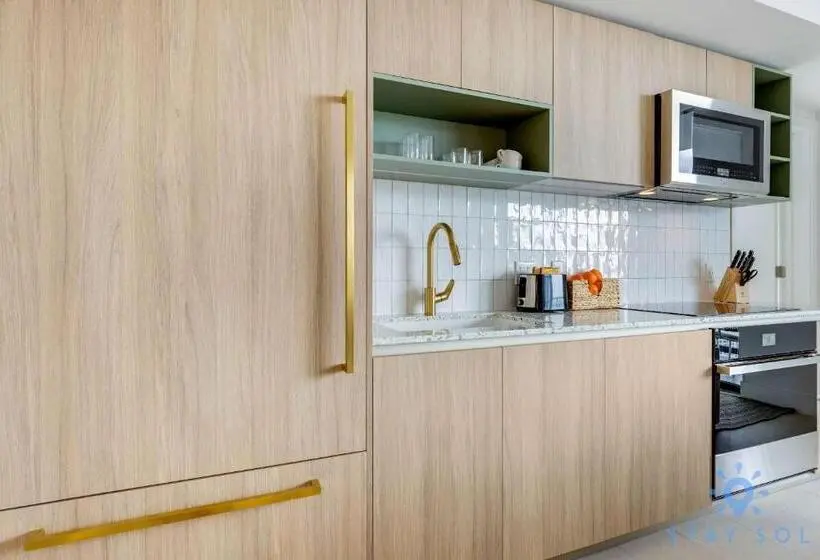 2 Bedroom Apartment with Views, Luxury City View Condo