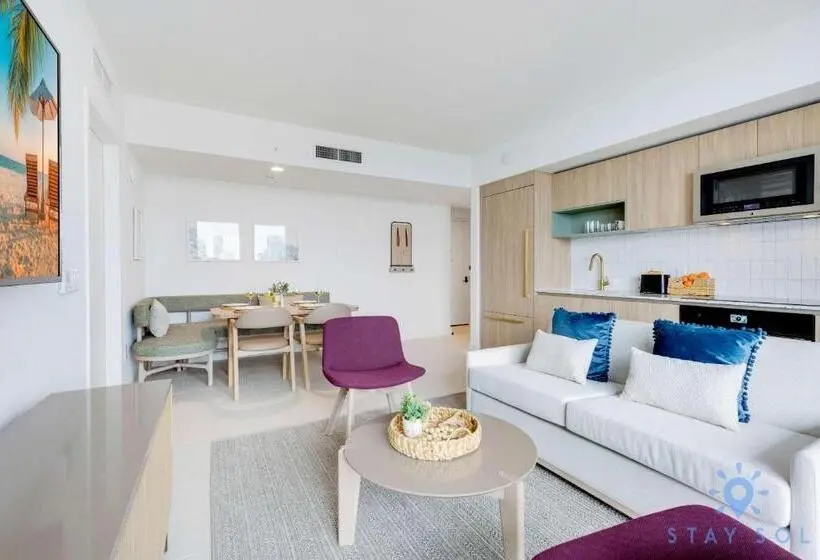 2 Bedroom Apartment with Views, Luxury City View Condo