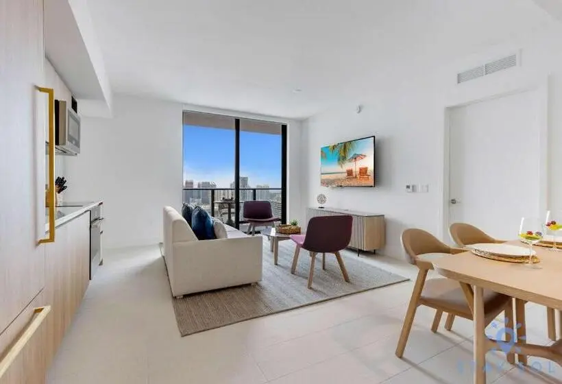 2 Bedroom Apartment with Views, Luxury City View Condo