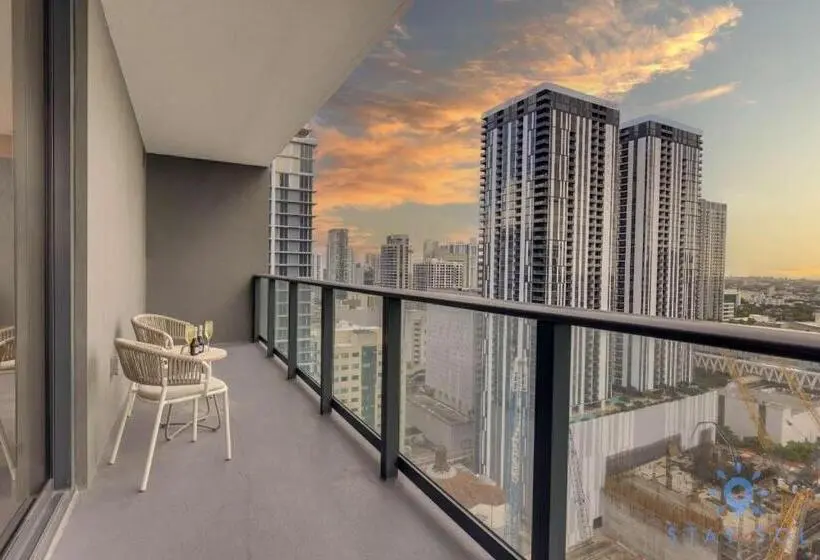 2 Bedrooms Apartment City View, Luxury City View Condo