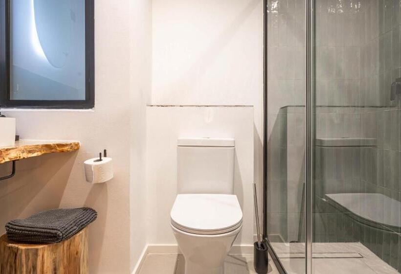 اتاق استاندارد, The Bear And Ween