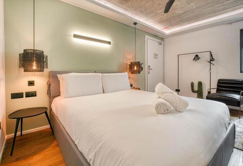 اتاق استاندارد, The Bear And Ween