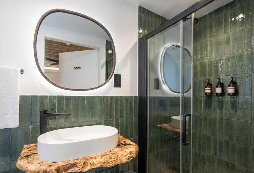 اتاق استاندارد, The Bear And Ween