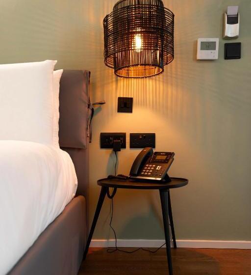 اتاق استاندارد, The Bear And Ween