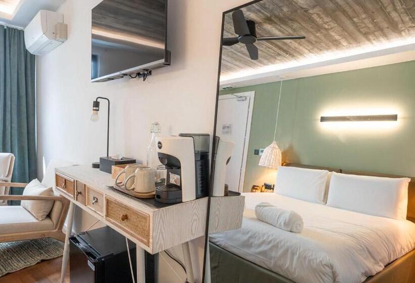 اتاق استاندارد, The Bear And Ween