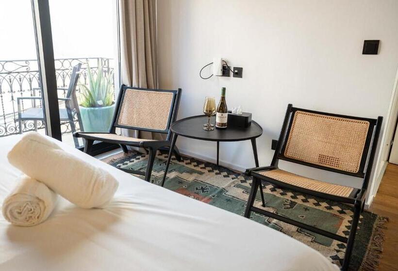 اتاق استاندارد با بالکن, The Bear And Ween