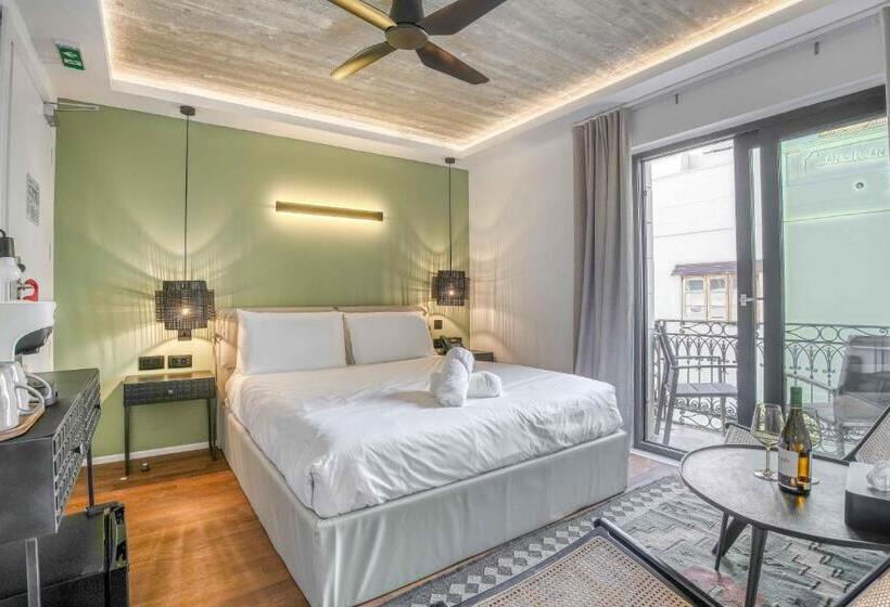 اتاق استاندارد با بالکن, The Bear And Ween