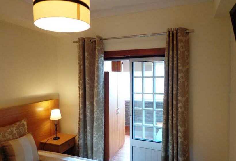 חדר סופריור עם נוף, O Vicente