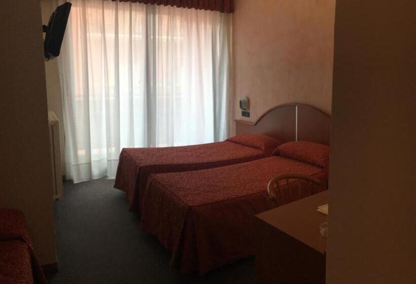 Номер Стандарт Трехместный, Albergo Valle D Oro