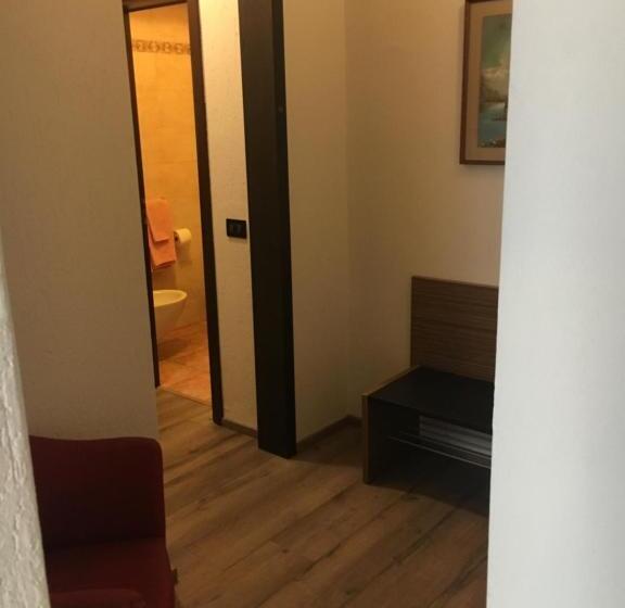 Четырехместный Номер Стандарт, Albergo Valle D Oro