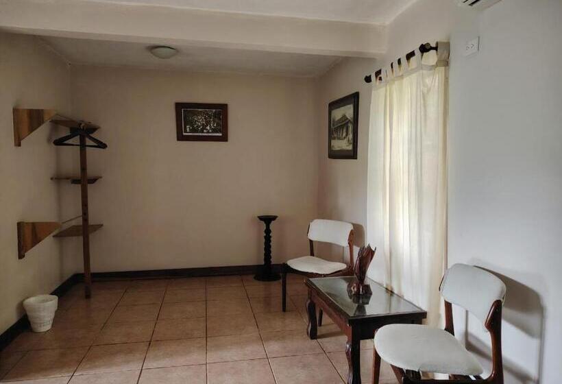 غرفة قياسية ثلاثية, Cacao Río Celeste