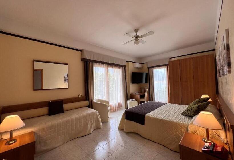 バルコニー付きスタンダードトリプルルーム, Conca D'oro