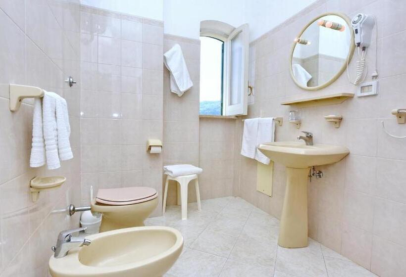 غرفة قياسية مطلّة علي البحر, Costa D'oro