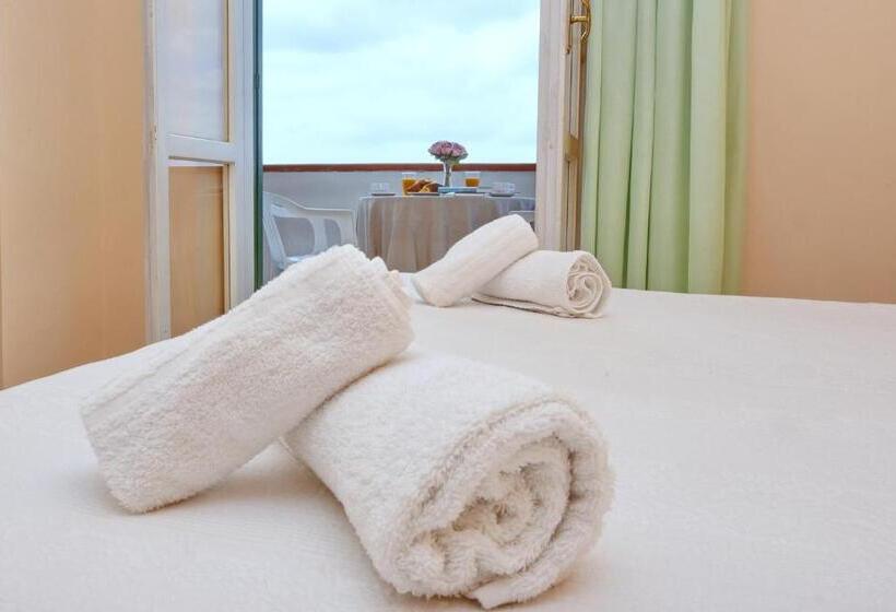 غرفة قياسية مطلّة علي البحر, Costa D'oro