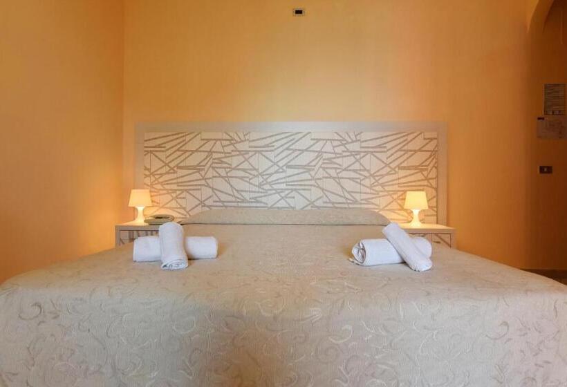 غرفة قياسية مطلّة علي البحر, Costa D'oro