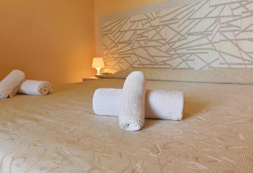 غرفة إقتصادية رباعية, Costa D'oro