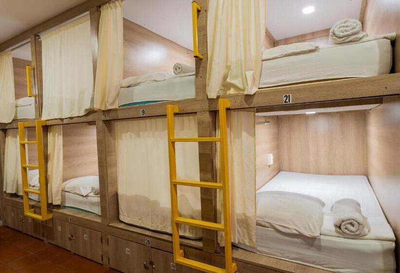 공동 객실, Hostel The Pod 33