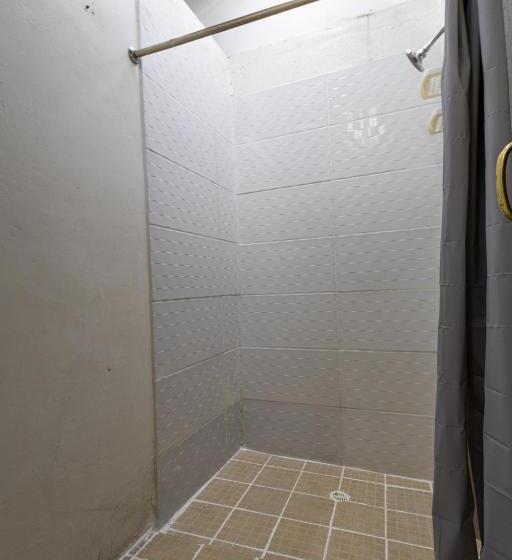 غرفة قياسية ثلاثية, Hostel The Pod 33