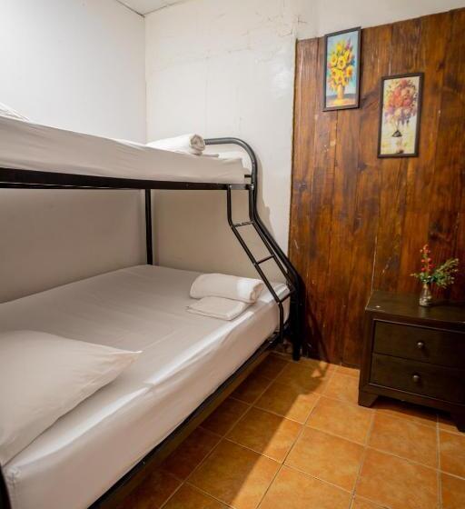 غرفة قياسية ثلاثية, Hostel The Pod 33