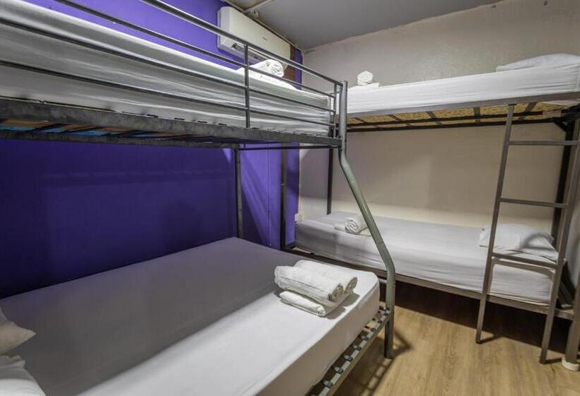 غرفة عائلية, Hostel The Pod 33