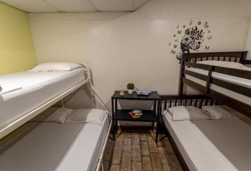 غرفة عائلية, Hostel The Pod 33