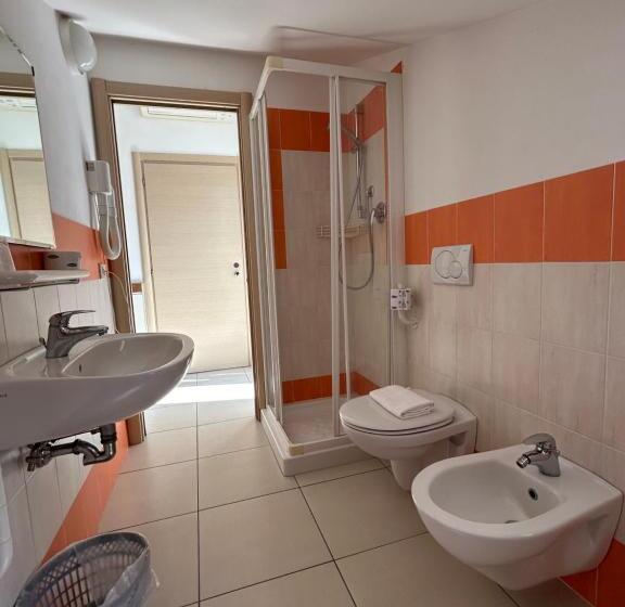 标准三人间, Zamagna