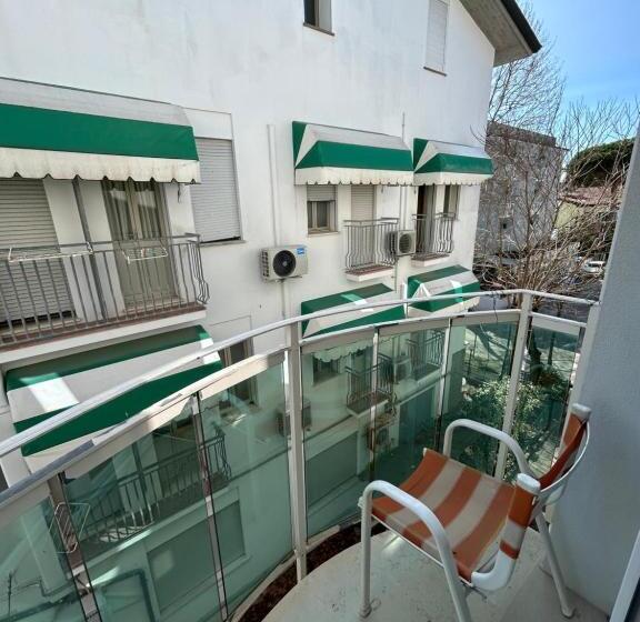 经济四人房间, Zamagna