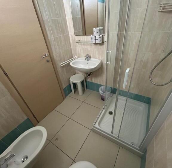 标准三人间, Zamagna