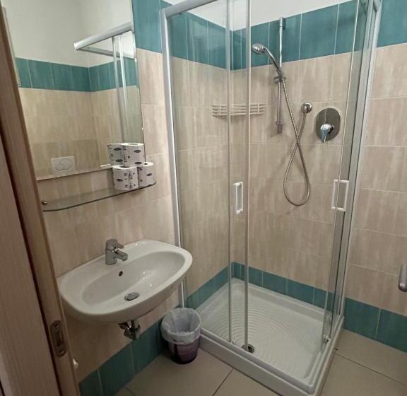 标准三人间, Zamagna