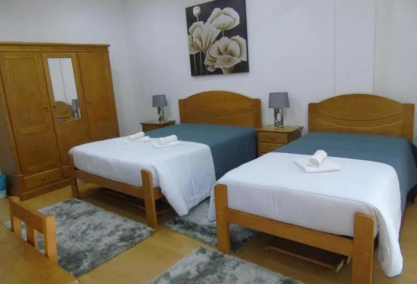 スタンダードトリプルルーム, Marficas Hostel