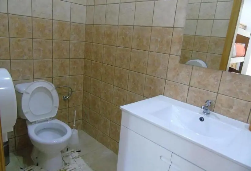 エコノミートリプルルーム, Marficas Hostel