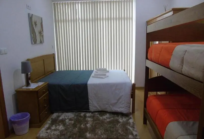 エコノミートリプルルーム, Marficas Hostel