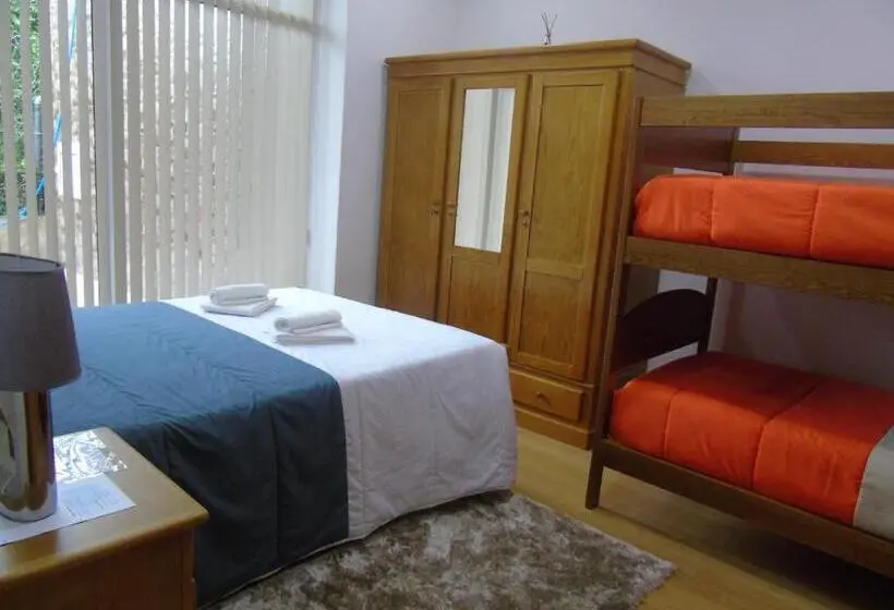 エコノミートリプルルーム, Marficas Hostel