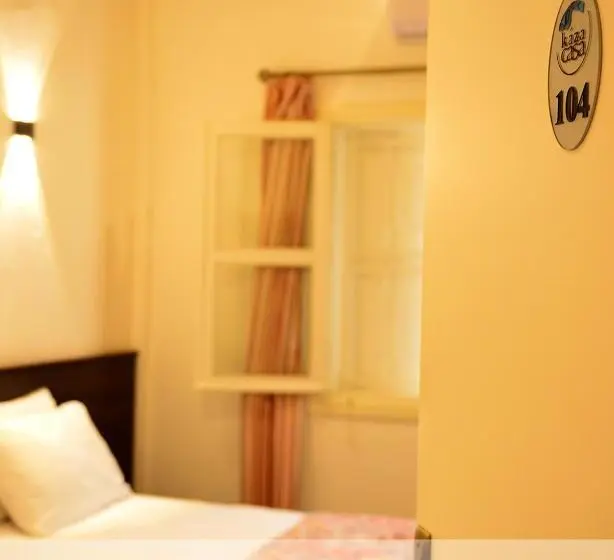 اتاق استاندارد یک تخته با بالکن, Batroun Boutique Suites