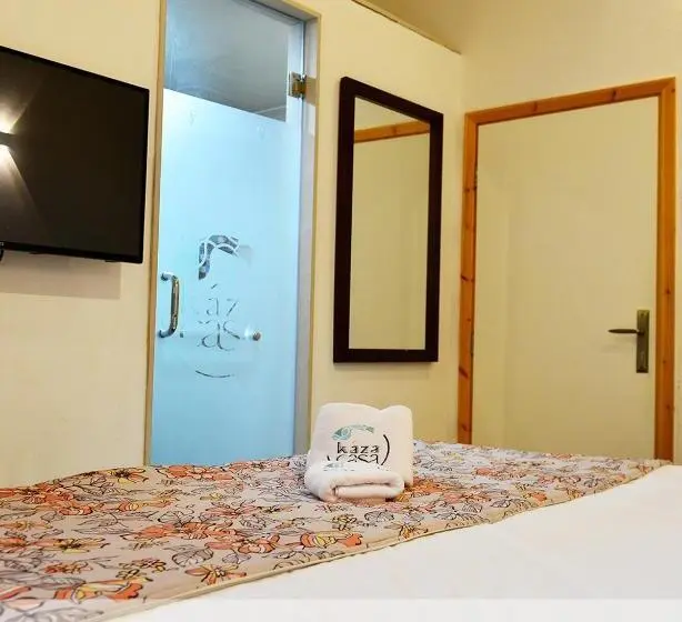 اتاق استاندارد یک تخته با بالکن, Batroun Boutique Suites
