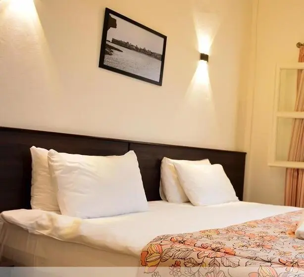 اتاق استاندارد یک تخته با بالکن, Batroun Boutique Suites