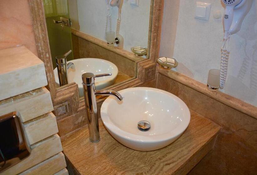 オーシャンビューデラックスステューディオ, Golden Rainbow Beach