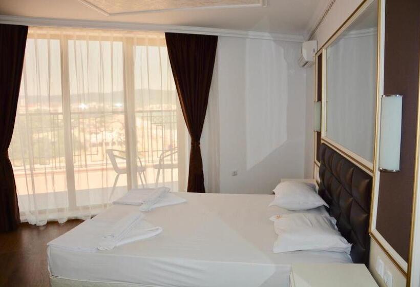 オーシャンビューデラックスステューディオ, Golden Rainbow Beach