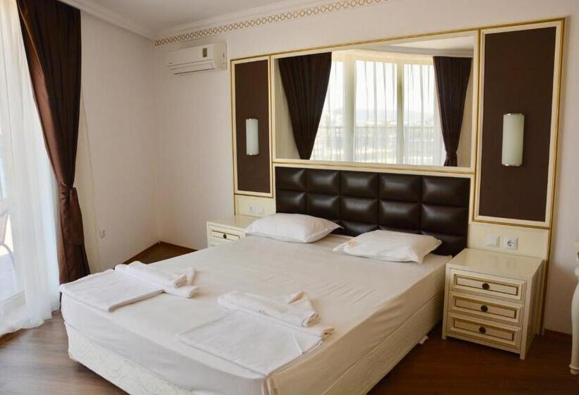 オーシャンビューデラックスステューディオ, Golden Rainbow Beach